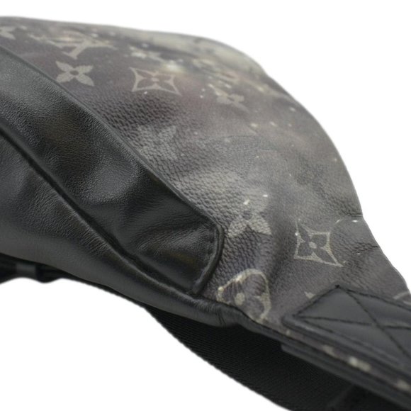 LOUIS VUITTON Discovery Monogram Galaxy Bumbag Black - Picture 5 of 13
